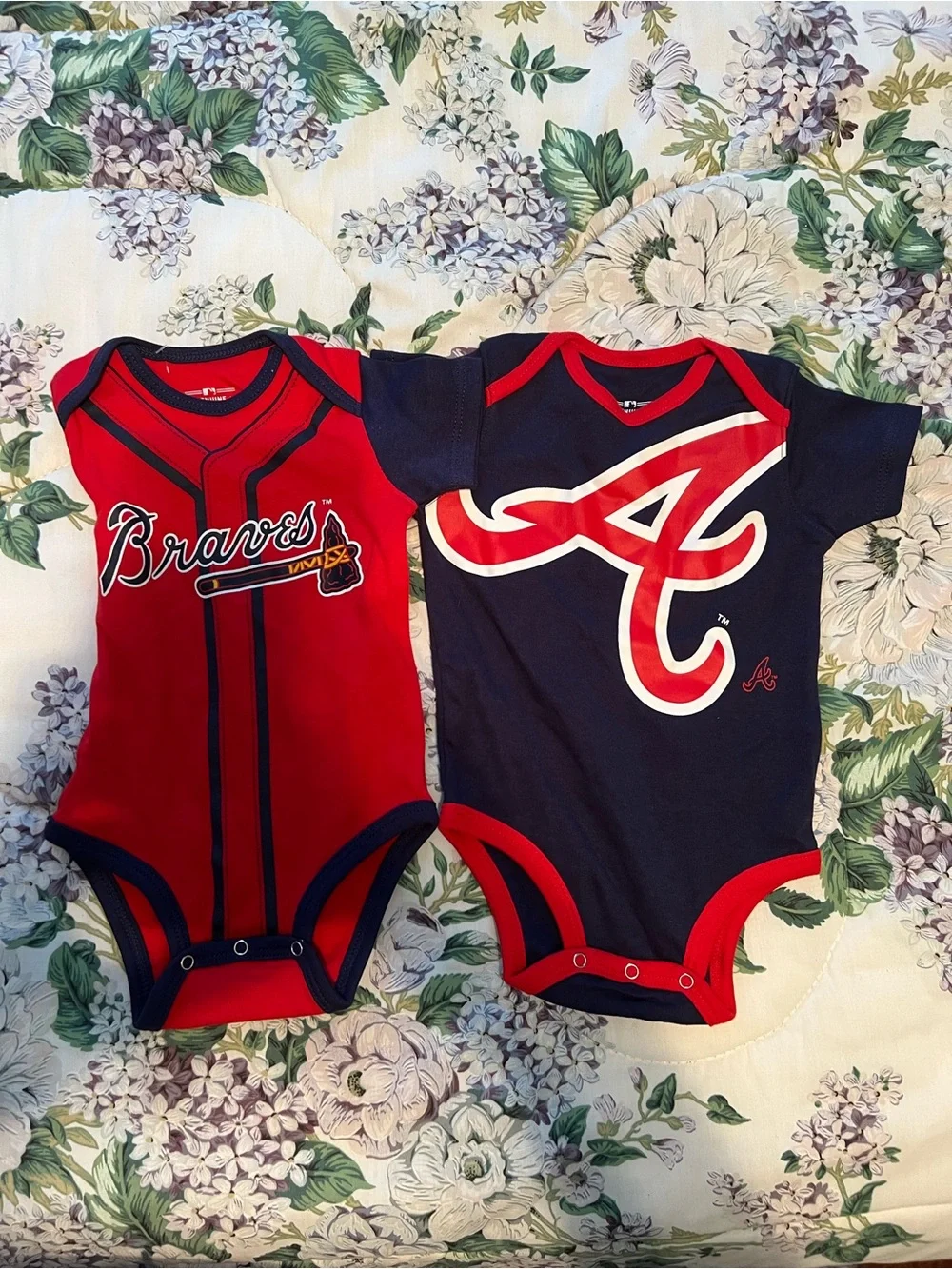 Baby Atlanta Braves Bodysuit MLB Infant 2PC  Set Size 3-6 months